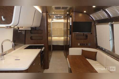 2025 Airstream GLOBETROTTER 30RB in fort meyers FL