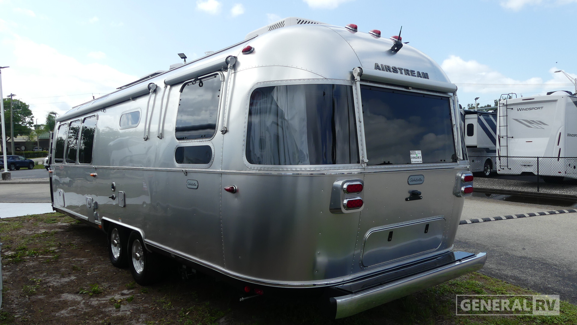 2025 Airstream GLOBETROTTER 30RB in fort meyers FL