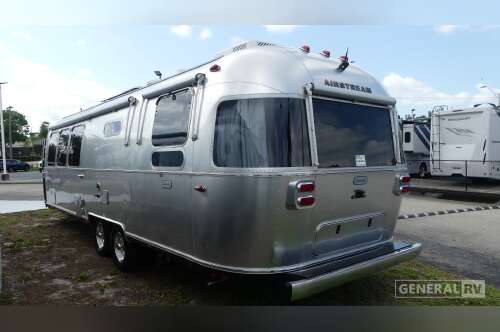 2025 Airstream GLOBETROTTER 30RB in fort meyers FL