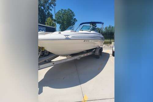 2002 Sea Ray SUNDECK 300 in harrison township MI
