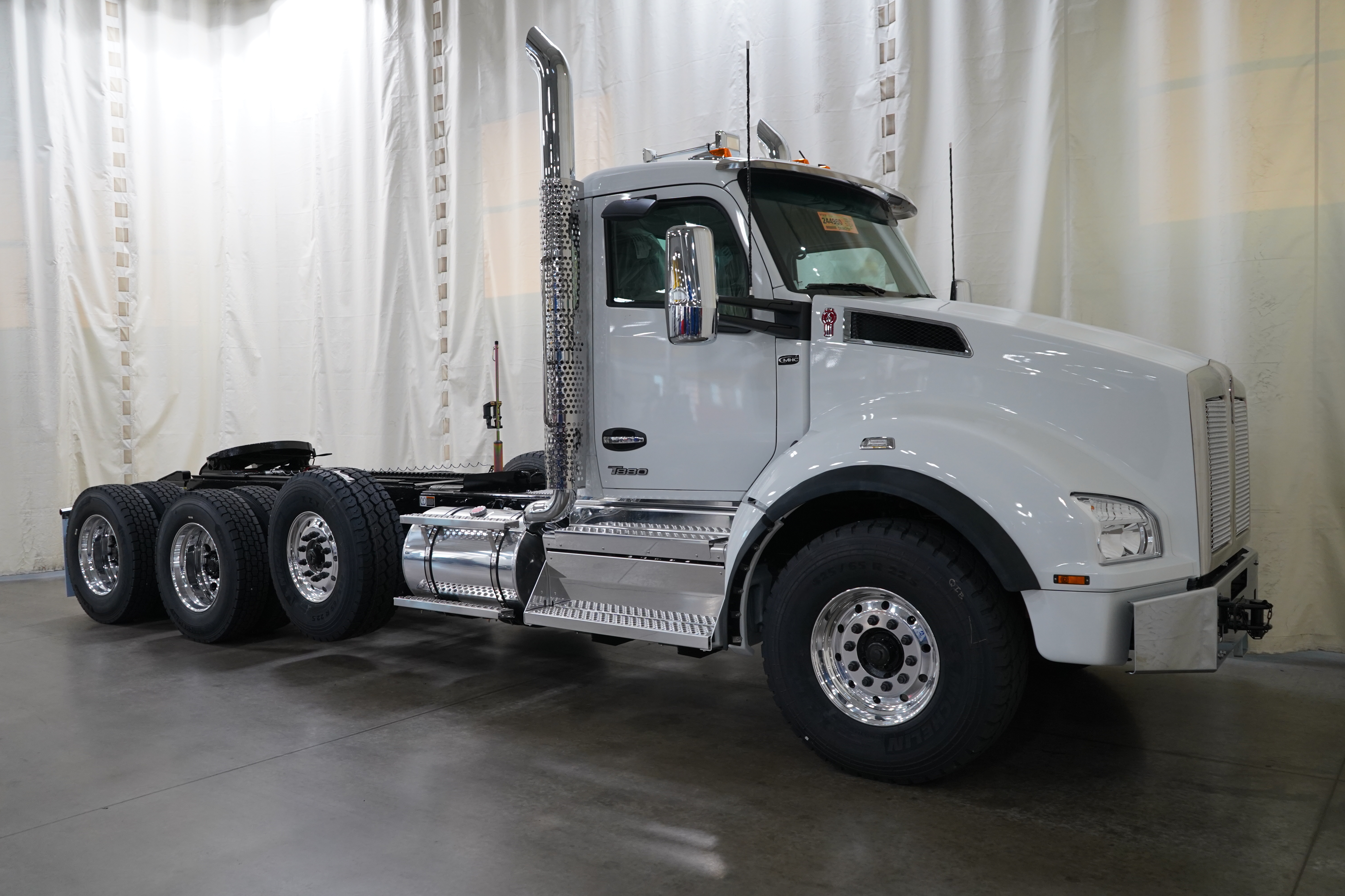 2027 KENWORTH T880 in Murfreesboro, TN