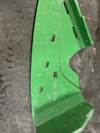 John Deere HXE30766 CHOPPER DRIVE SHIELD in Assumption, IL