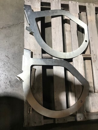 John Deere HXE126191 SHIELD BRACKET in Assumption, IL