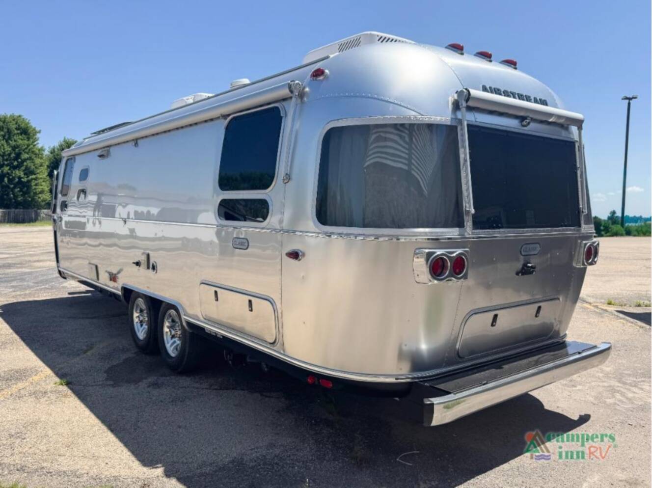 A photo of this 2026 Airstream Classic 28RBT