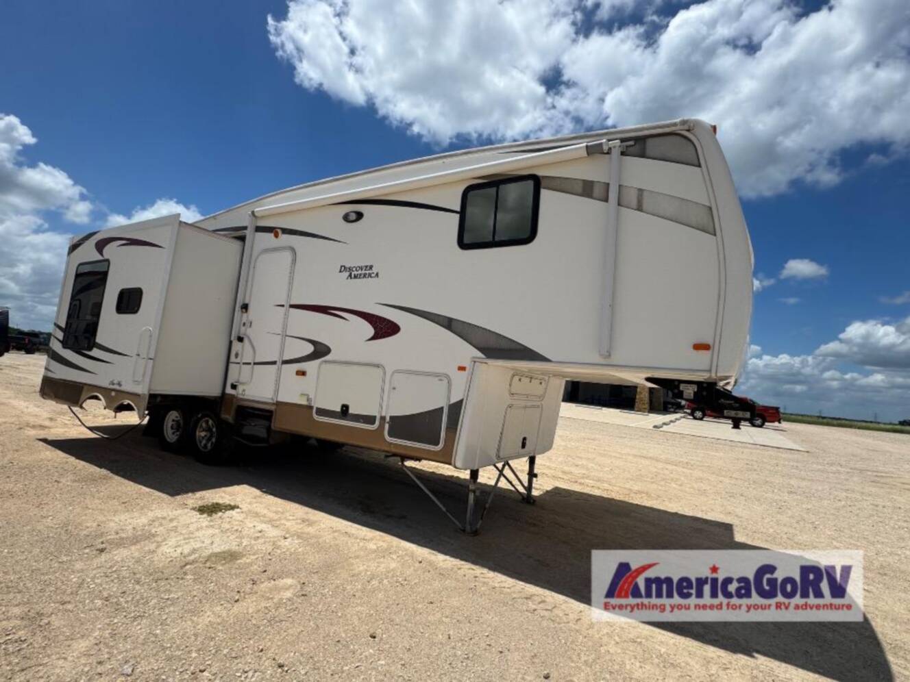 A photo of this 2011 Nuwa HitchHiker Discover America 300 FK