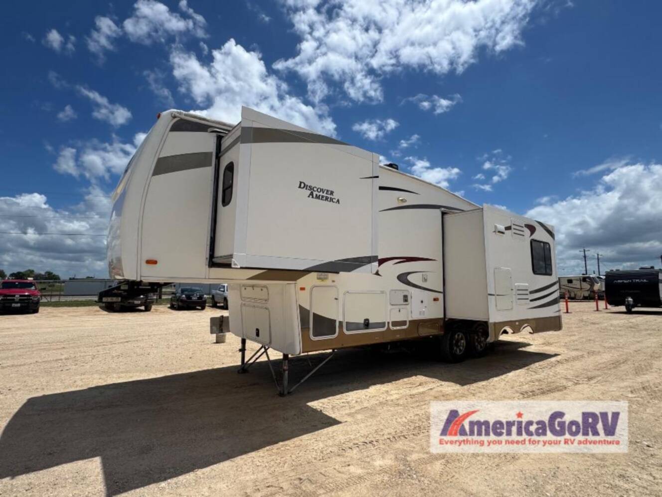 A photo of this 2011 Nuwa HitchHiker Discover America 300 FK