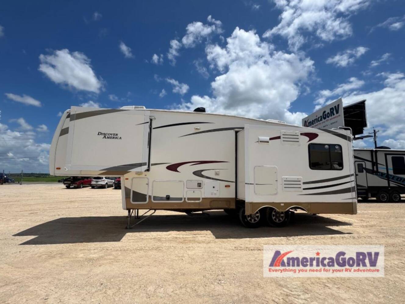 A photo of this 2011 Nuwa HitchHiker Discover America 300 FK