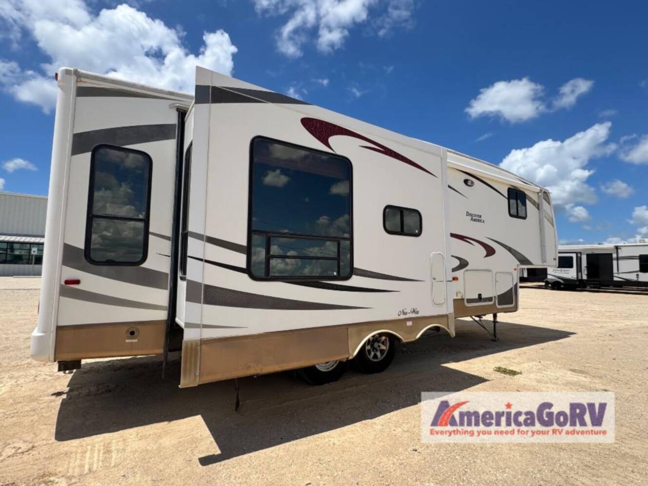 A photo of this 2011 Nuwa HitchHiker Discover America 300 FK