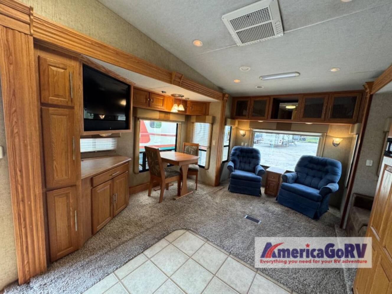 A photo of this 2011 Nuwa HitchHiker Discover America 300 FK