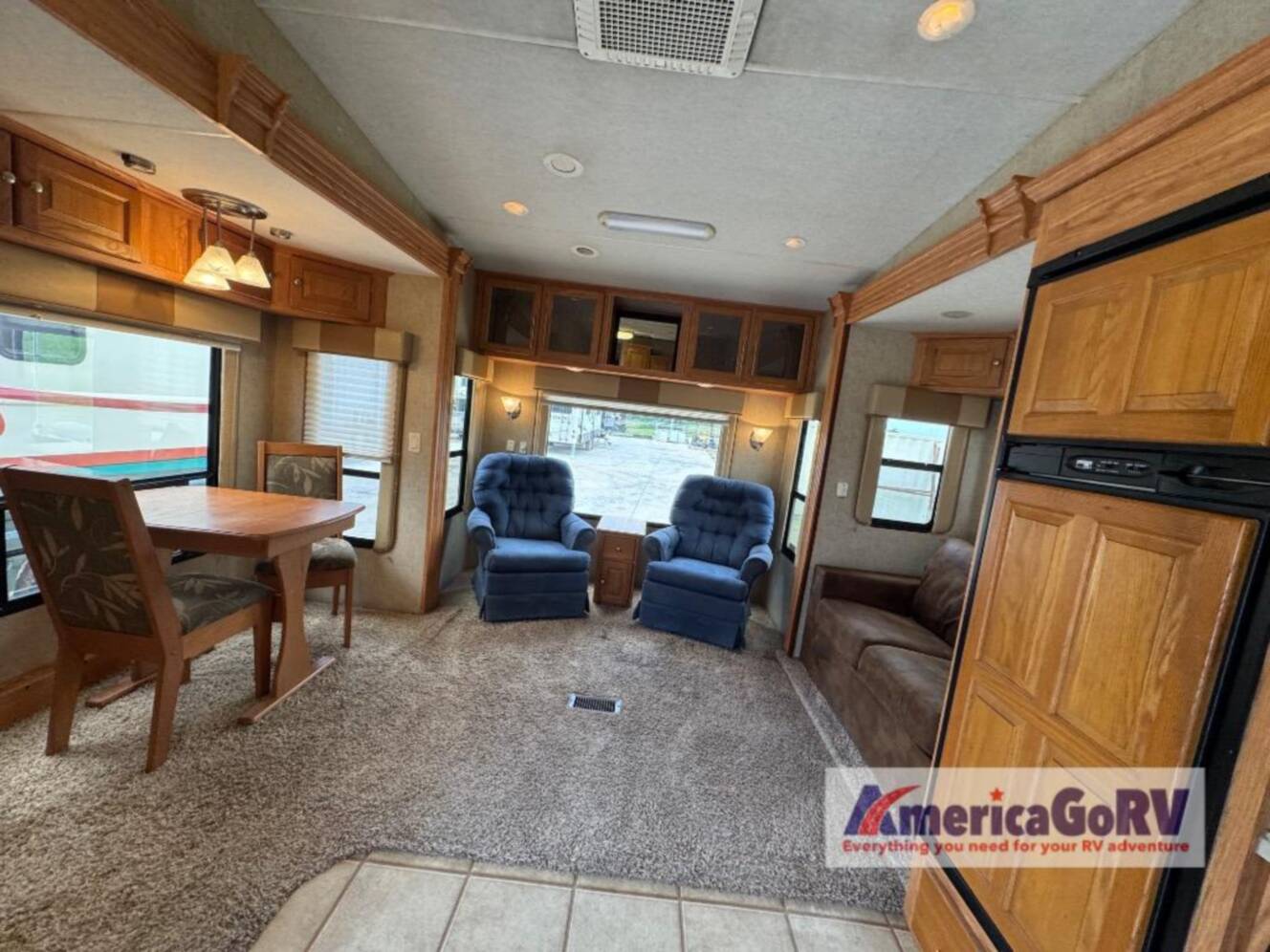 A photo of this 2011 Nuwa HitchHiker Discover America 300 FK