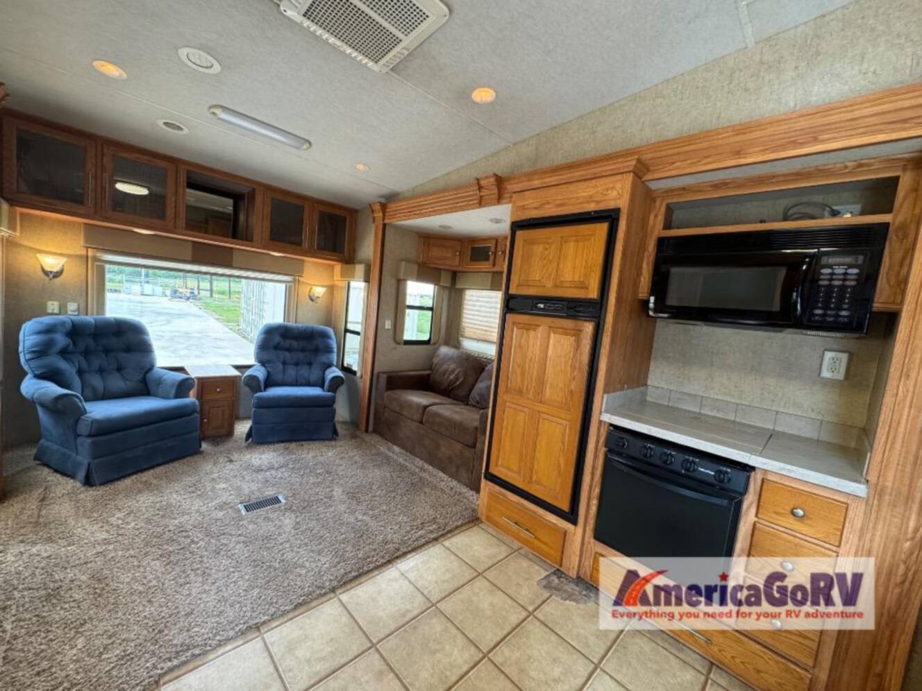 A photo of this 2011 Nuwa HitchHiker Discover America 300 FK