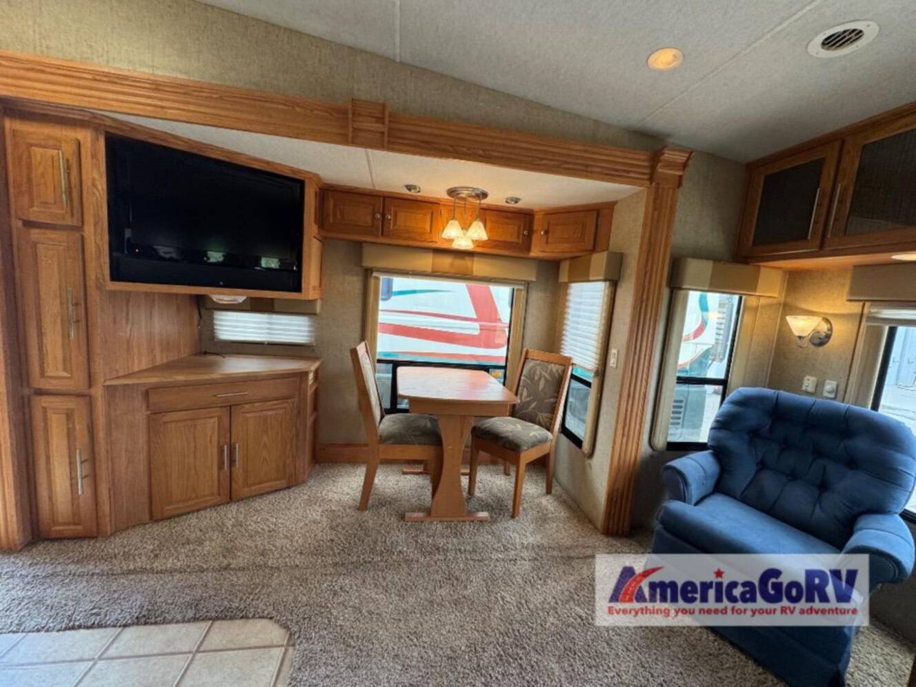 A photo of this 2011 Nuwa HitchHiker Discover America 300 FK