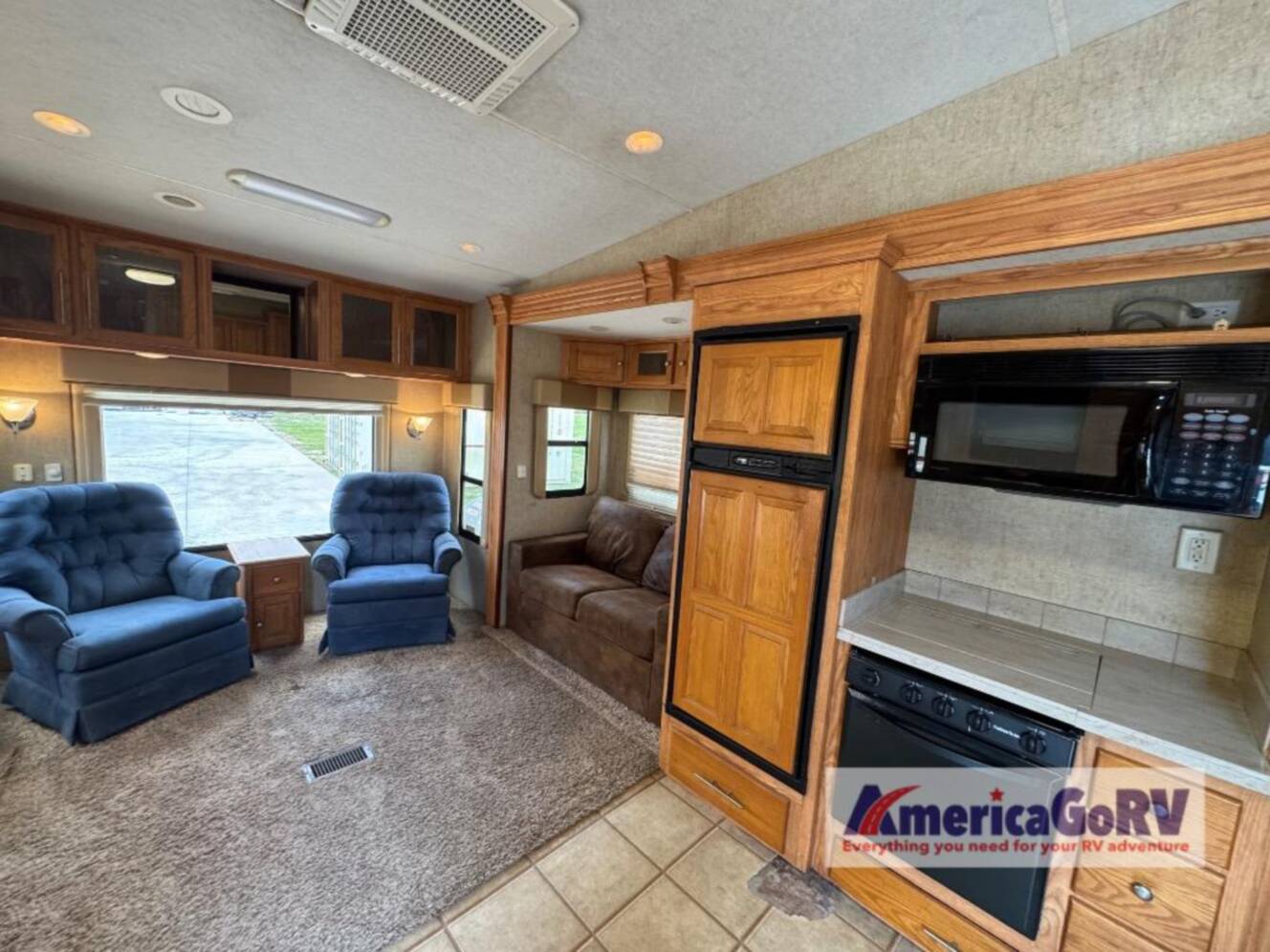 A photo of this 2011 Nuwa HitchHiker Discover America 300 FK