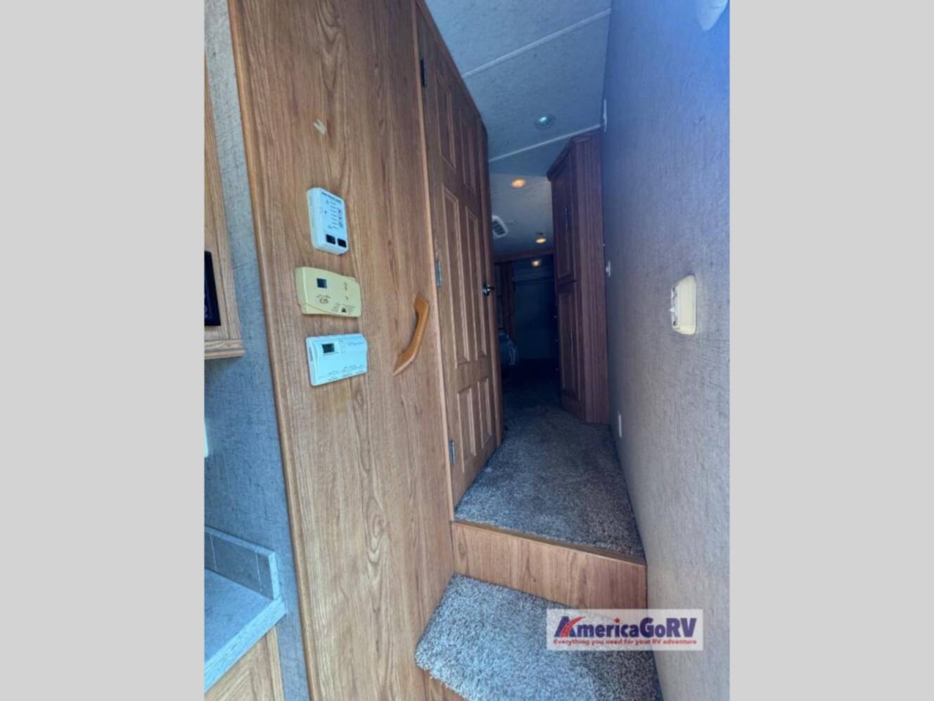 A photo of this 2011 Nuwa HitchHiker Discover America 300 FK