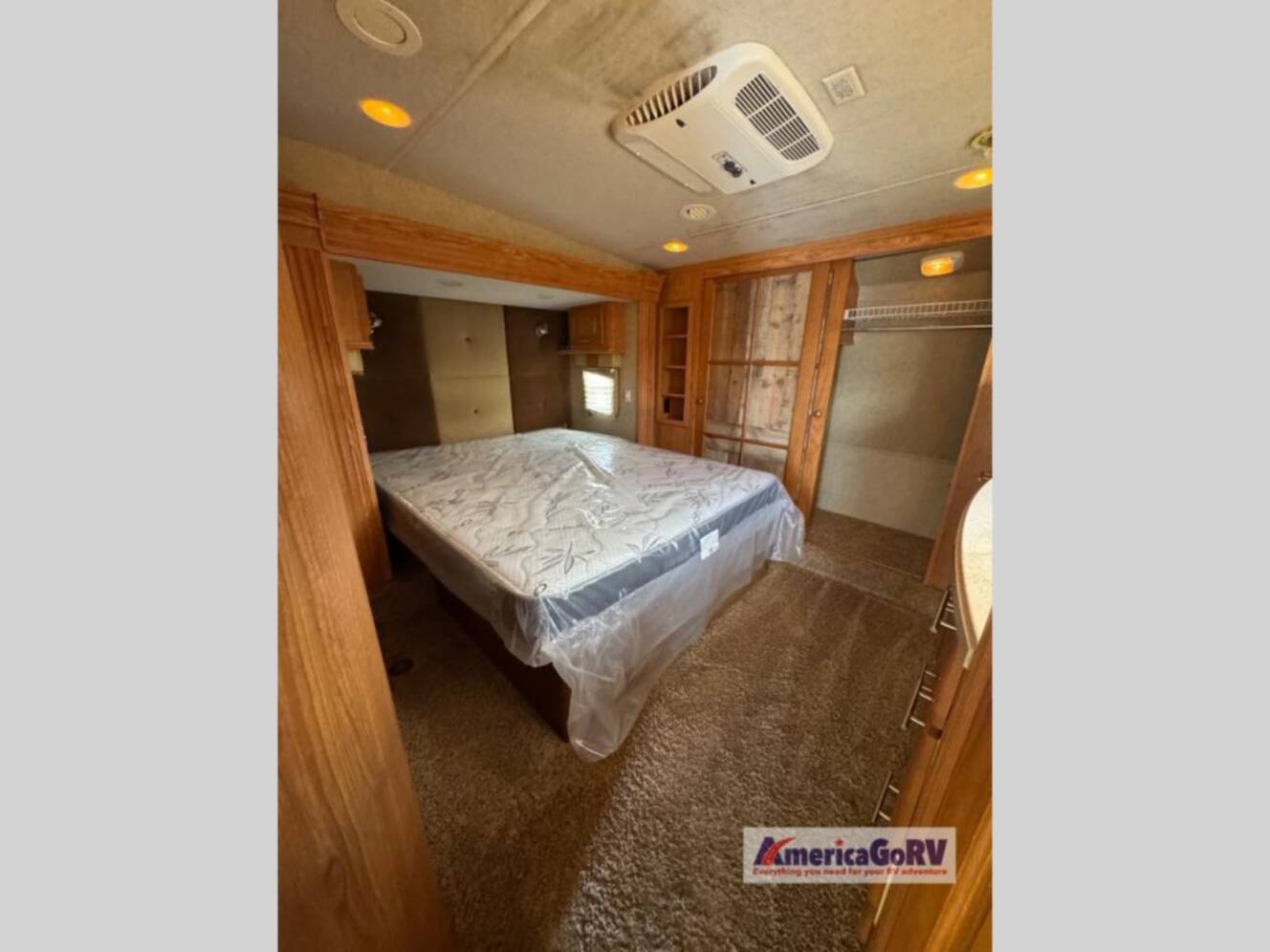 A photo of this 2011 Nuwa HitchHiker Discover America 300 FK