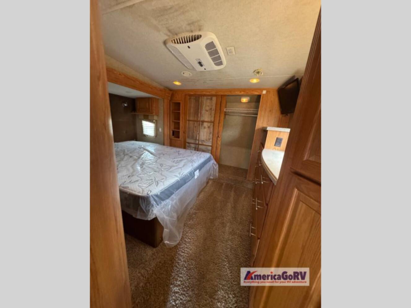 A photo of this 2011 Nuwa HitchHiker Discover America 300 FK