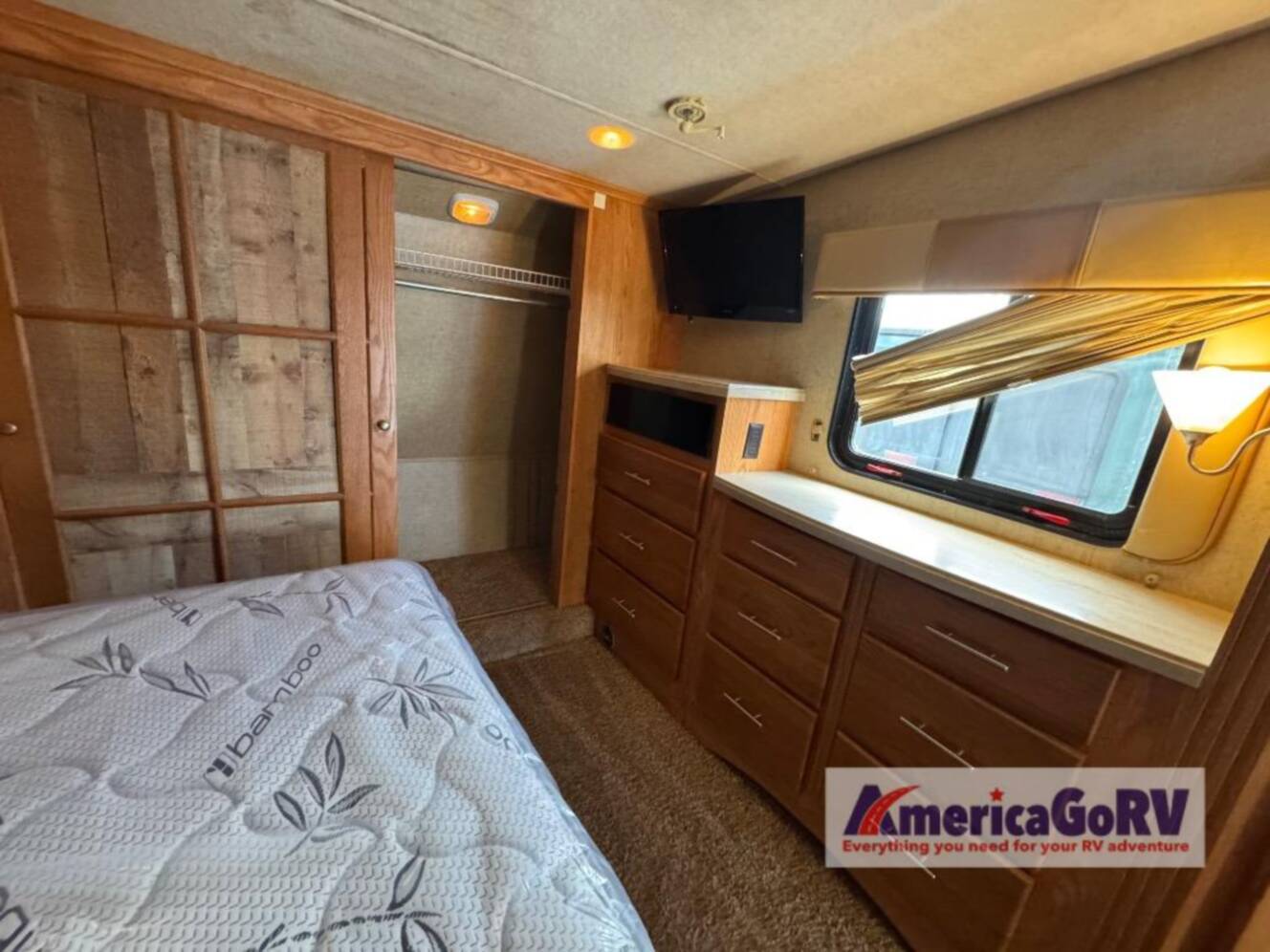 A photo of this 2011 Nuwa HitchHiker Discover America 300 FK