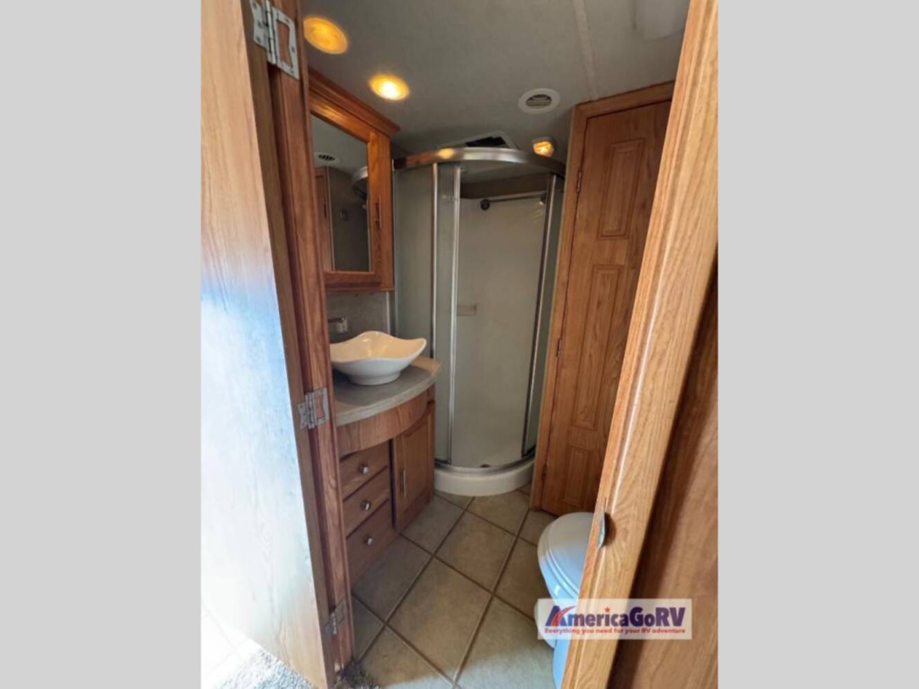 A photo of this 2011 Nuwa HitchHiker Discover America 300 FK
