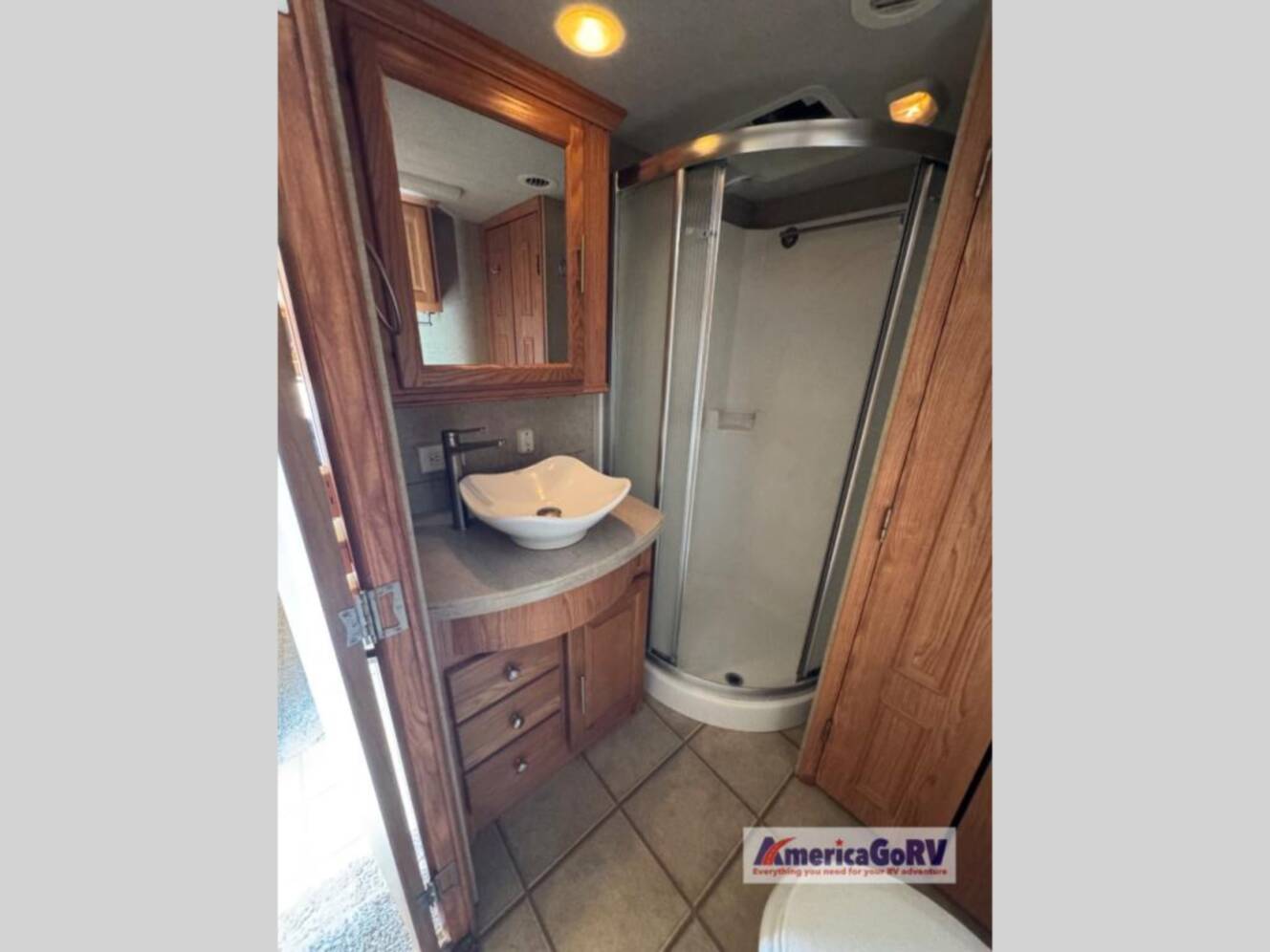 A photo of this 2011 Nuwa HitchHiker Discover America 300 FK