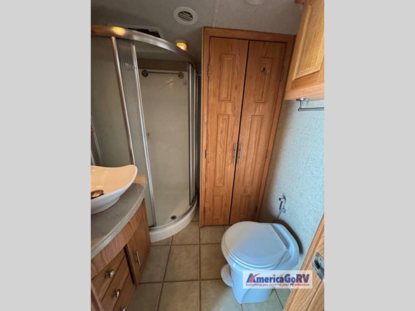 A photo of this 2011 Nuwa HitchHiker Discover America 300 FK