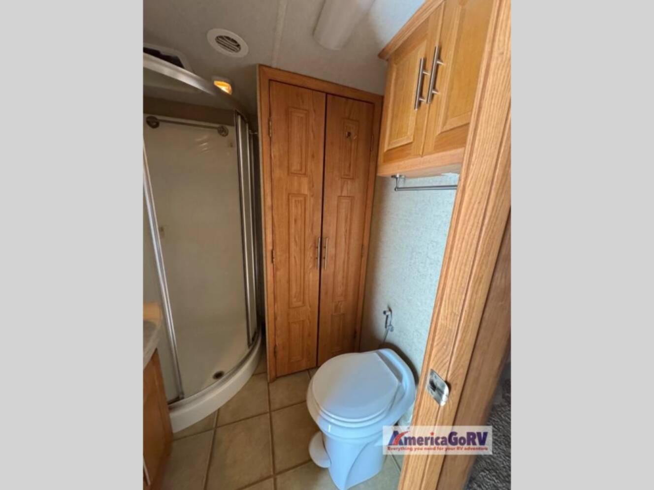 A photo of this 2011 Nuwa HitchHiker Discover America 300 FK