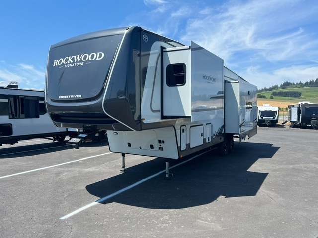 2027 Forest River Rv Rockwood Signature 361RLS in dayton OR