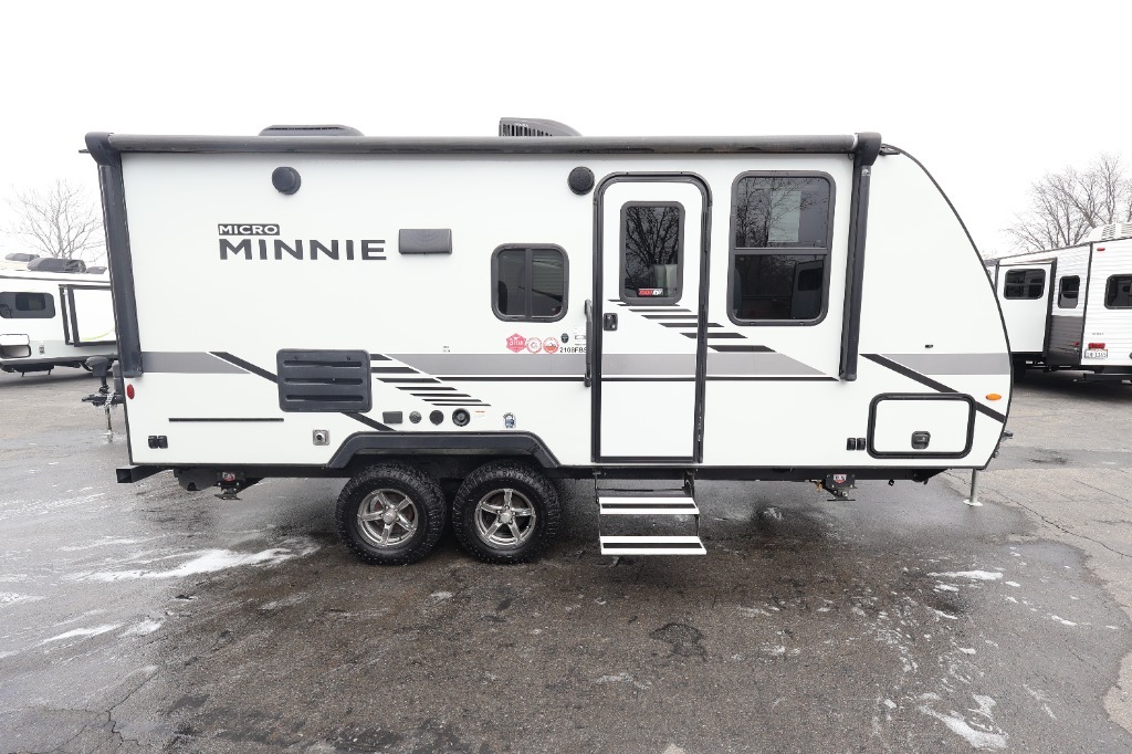 2022 Winnebago Industries Towables Micro Minnie 2108FBS RV