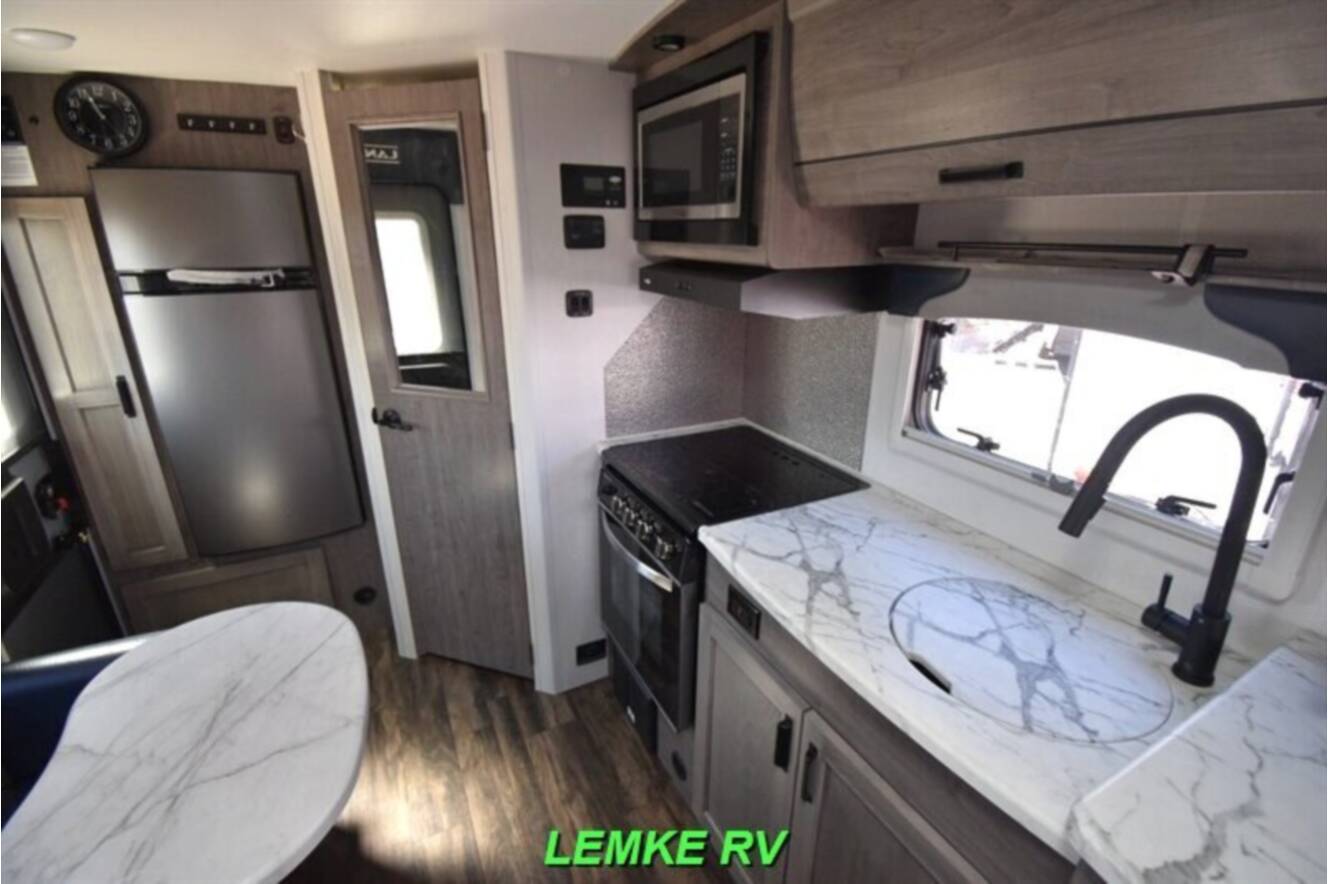 A photo of this 2021 Lance 1475