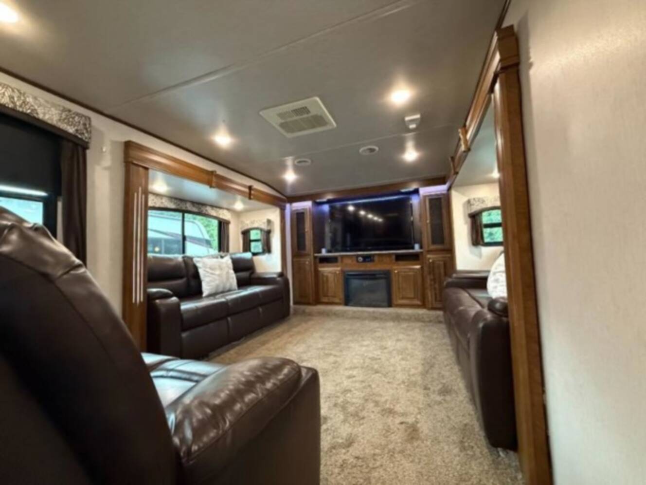 A photo of this 2019 Heartland Bighorn 39FL