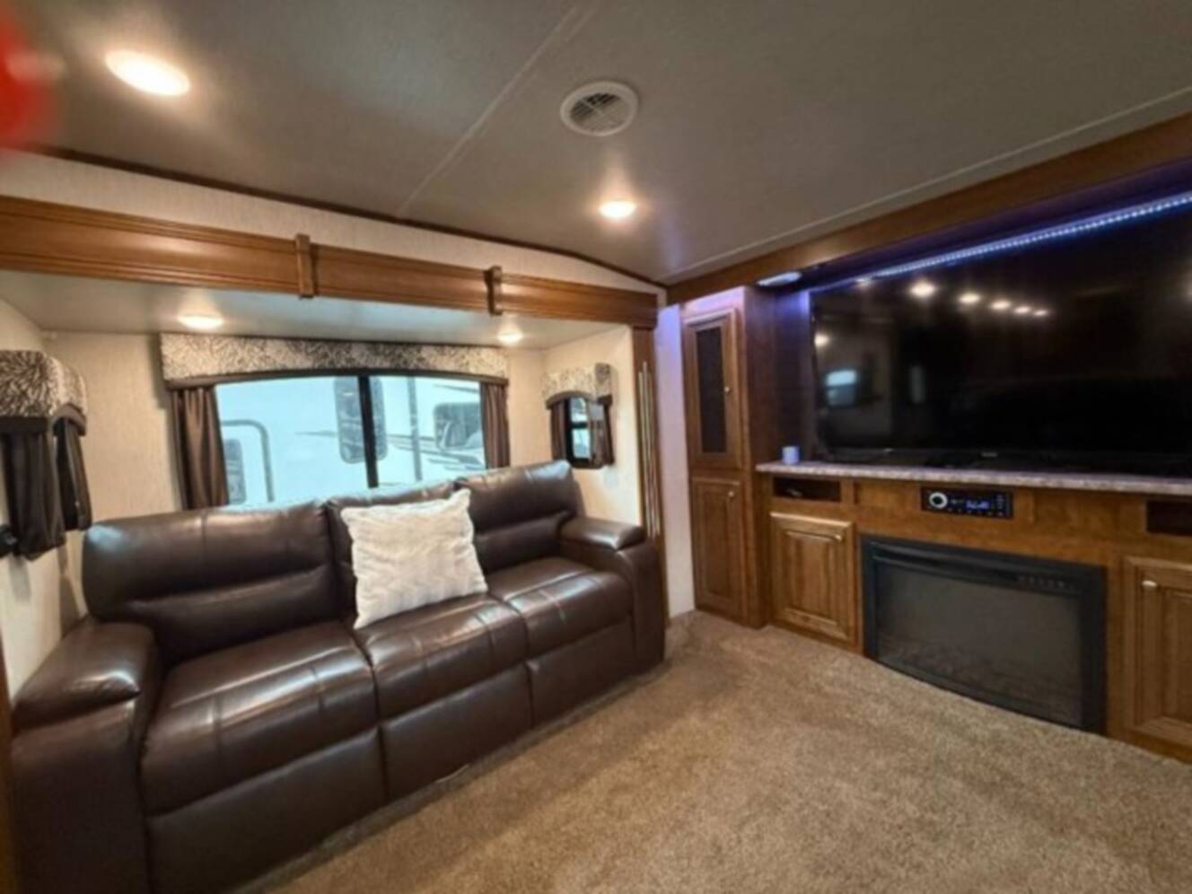 A photo of this 2019 Heartland Bighorn 39FL