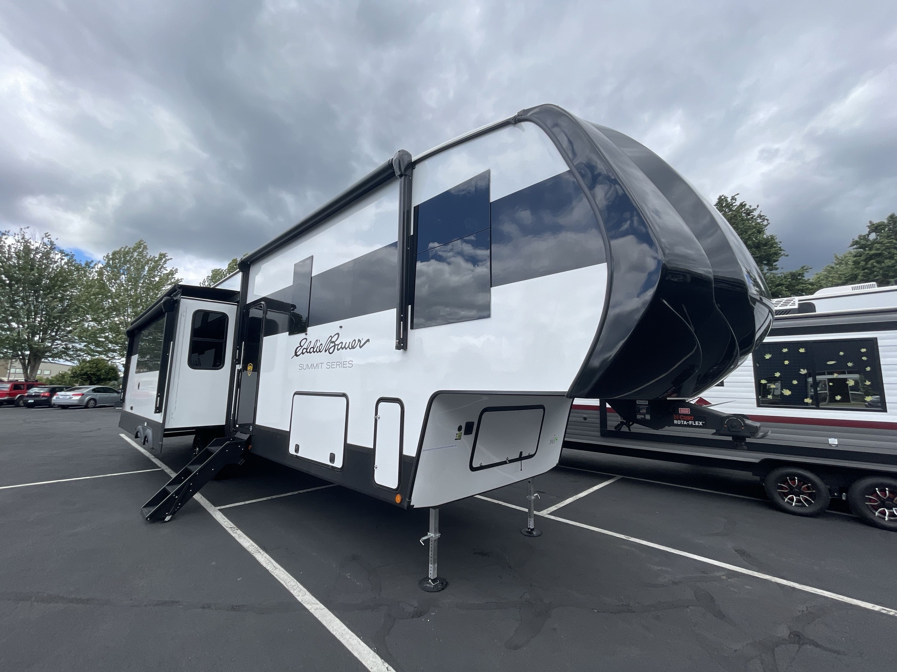 2027 Dutchmen EDDIE BAUER SUMMIT 3511RK in wood village OR