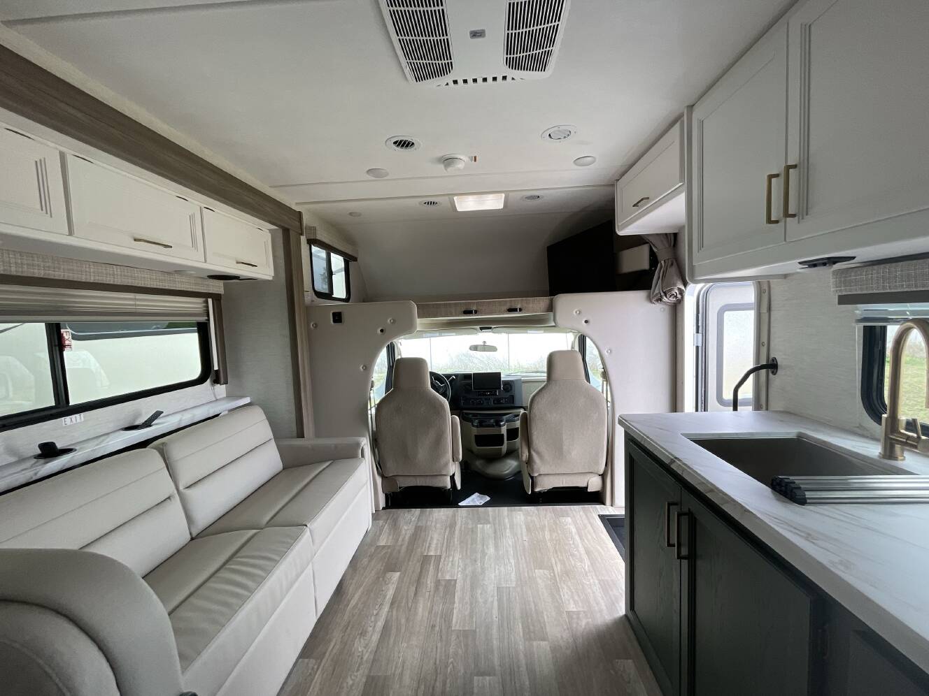 A photo of this 2025 Thor EDDIE BAUER 31EB