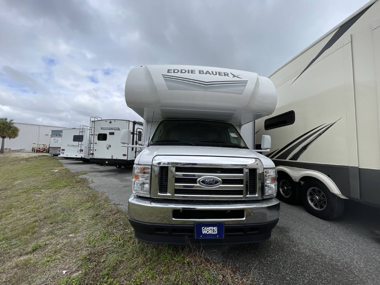 A photo of this 2025 Thor EDDIE BAUER 31EB