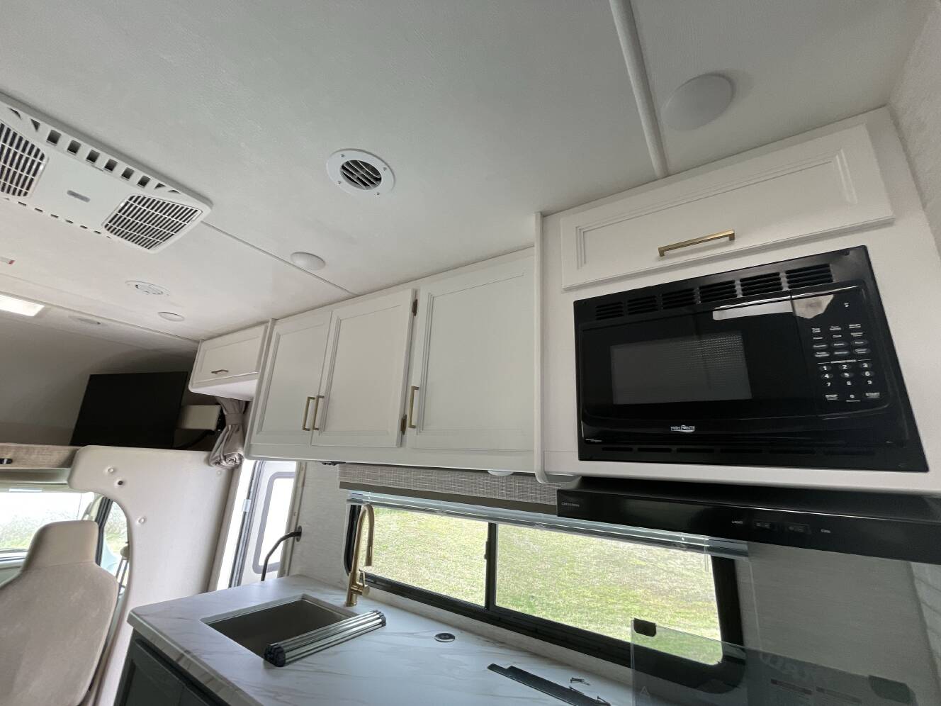 A photo of this 2025 Thor EDDIE BAUER 31EB