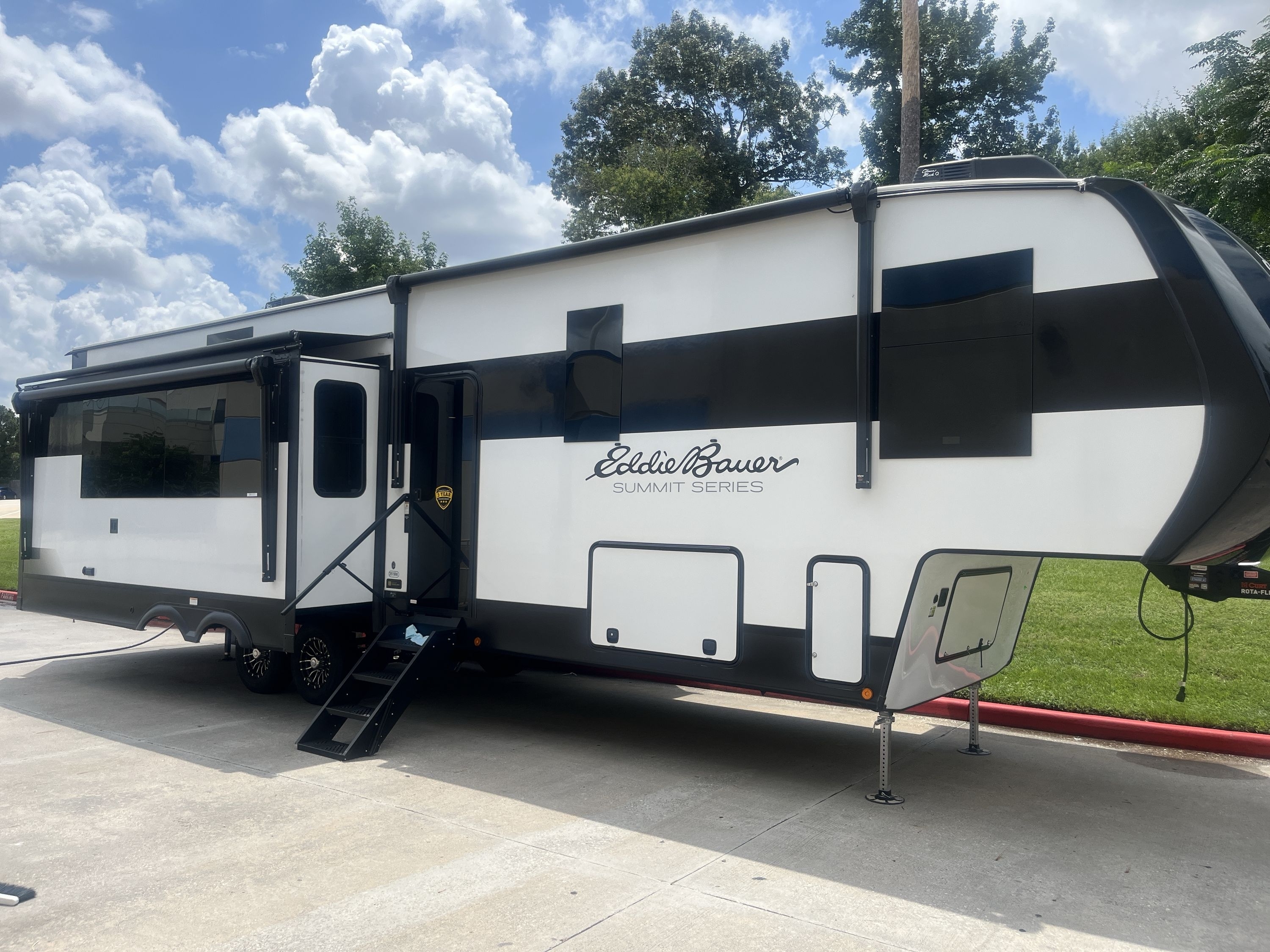 2027 Dutchmen EDDIE BAUER SUMMIT 3511RK in spring TX