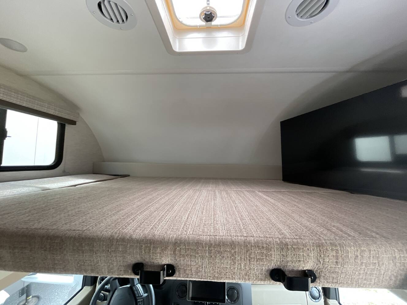 A photo of this 2025 Thor EDDIE BAUER 31EB