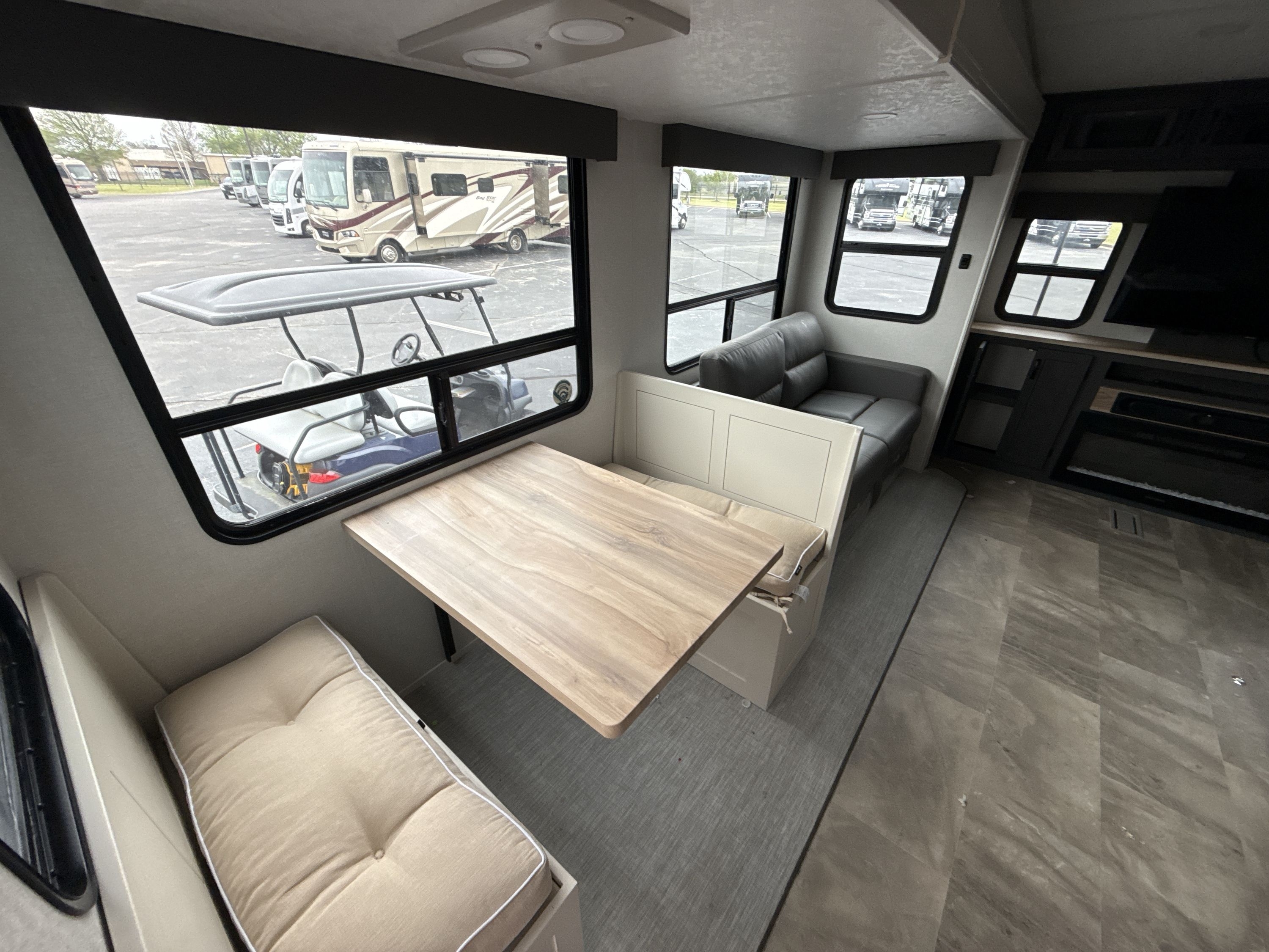 2025 Coachmen CHAPARRAL LITE 30BHS in tulsa OK