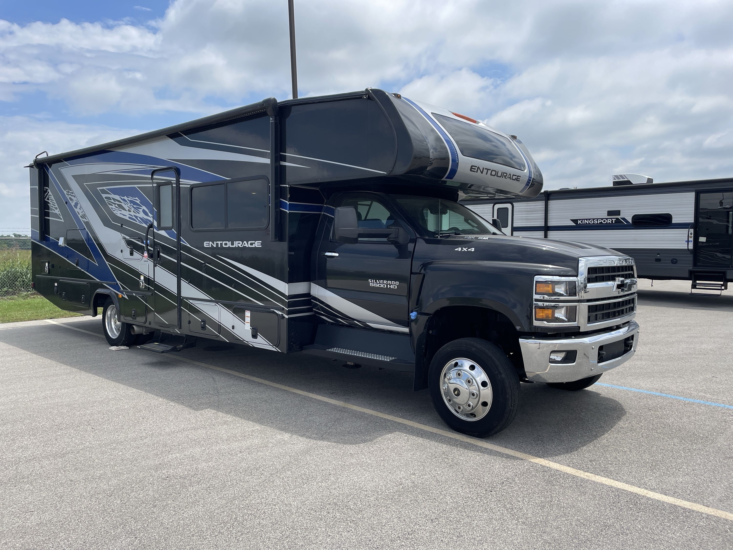 2023 Coachmen ENTOURAGE 330DS RV
