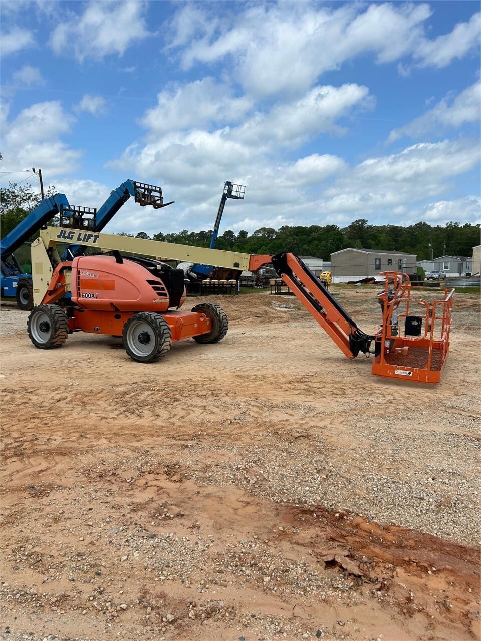 Articulated Boom Lift Equipment listings For Sale Near Midland