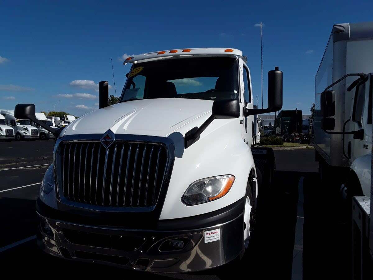 2019 INTERNATIONAL LT625 DAYCAB T/A in Altoona, IA