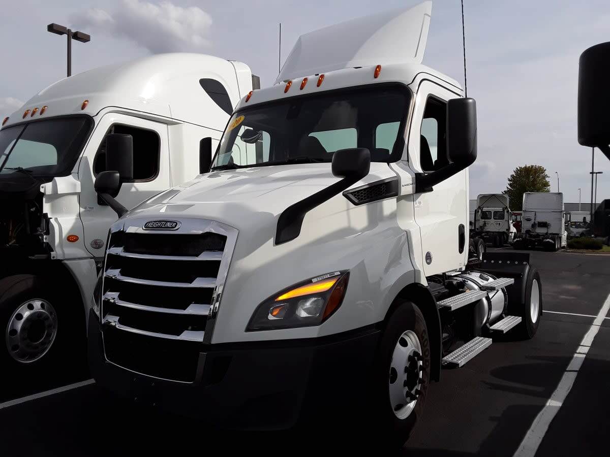 2020 FREIGHTLINER CASCADIA 116 in Altoona, IA