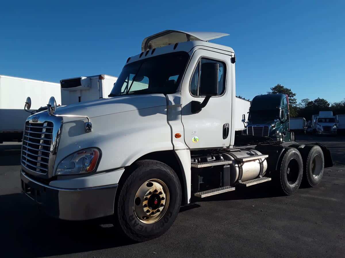 2019 FREIGHTLINER CASCADIA 125 in Salisbury, MA