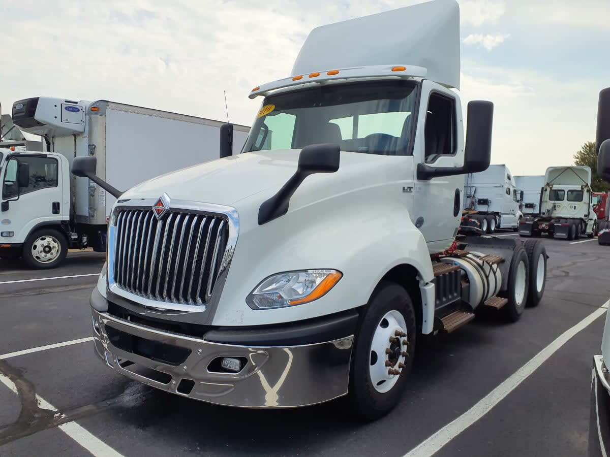 2019 INTERNATIONAL LT625 DAYCAB T/A in Altoona, IA