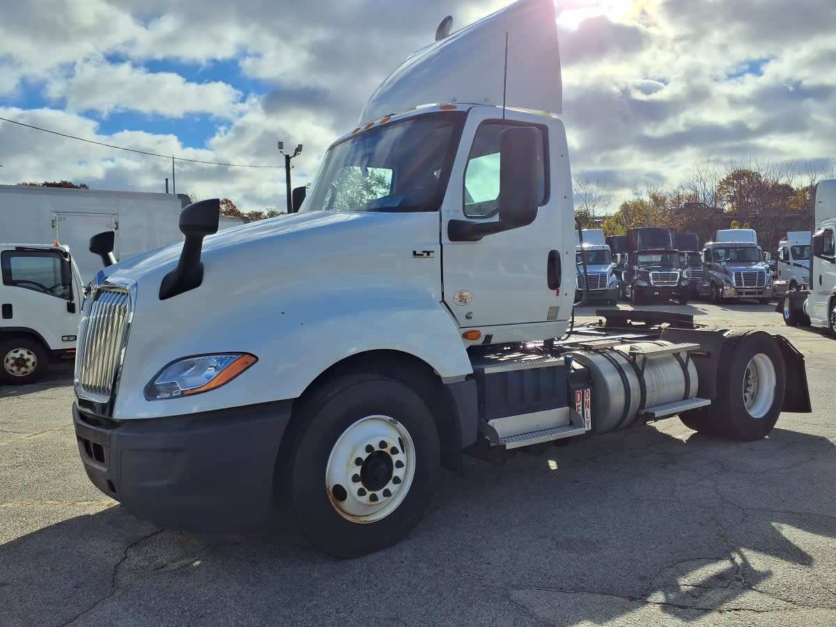2021 INTERNATIONAL LT625 DAYCAB S/A in Warwick, RI