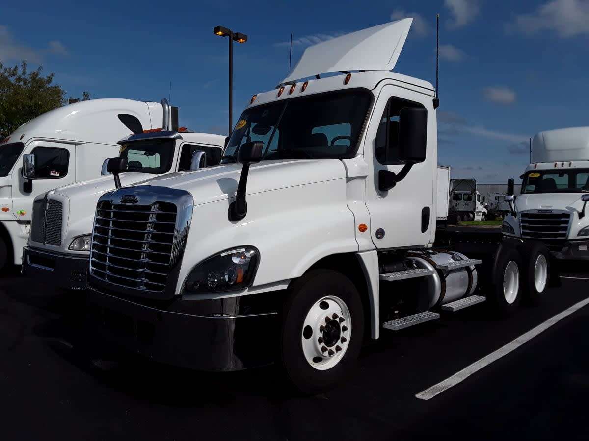 2019 FREIGHTLINER CASCADIA 125 in Altoona, IA