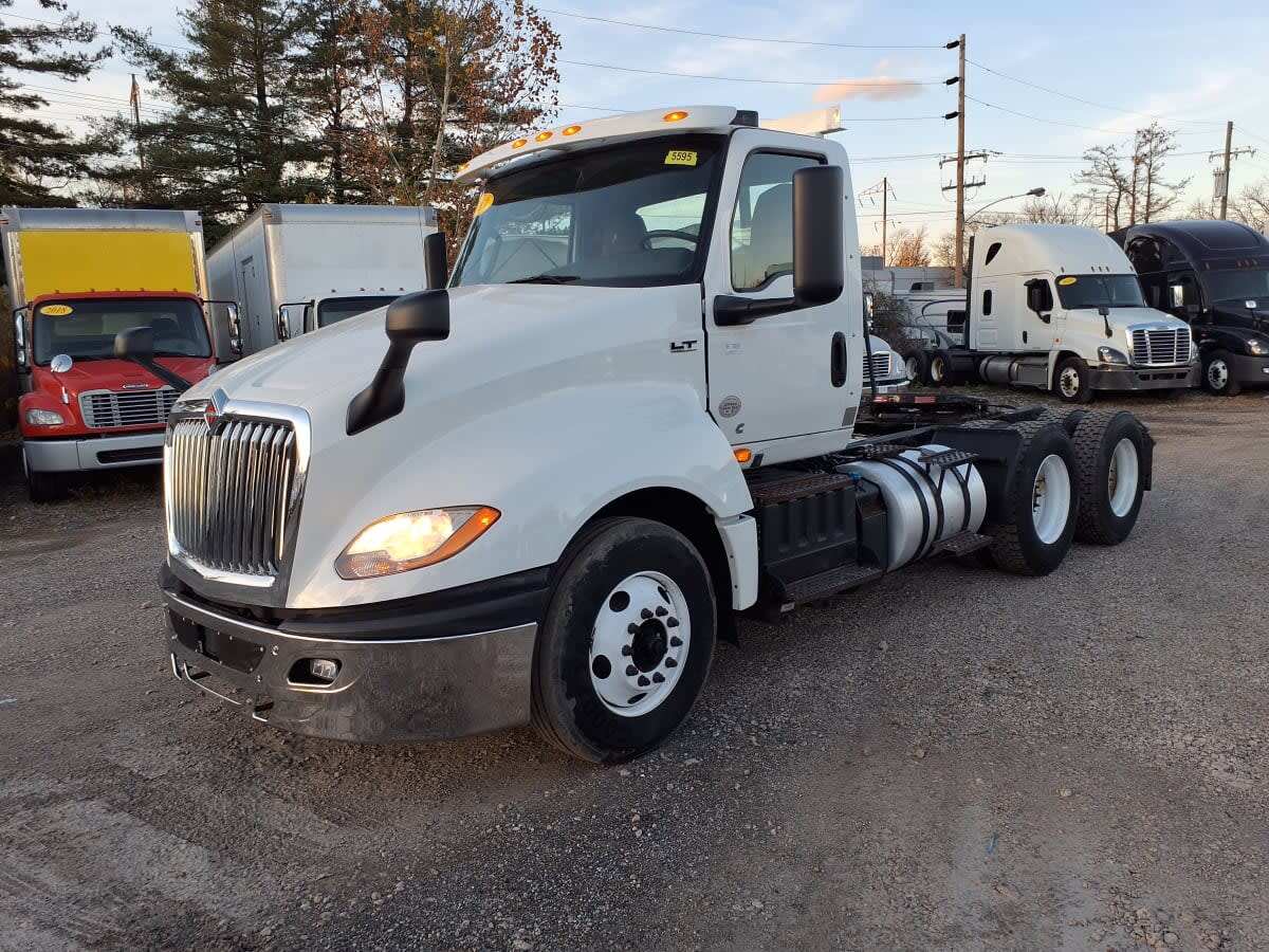 2019 INTERNATIONAL LT625 DAYCAB T/A in Bensalem, PA