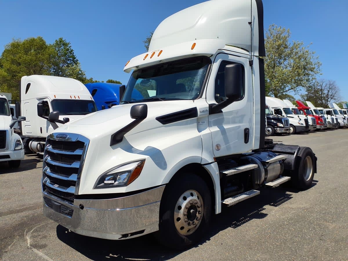 2019 FREIGHTLINER CASCADIA 126 in Springfield, MA