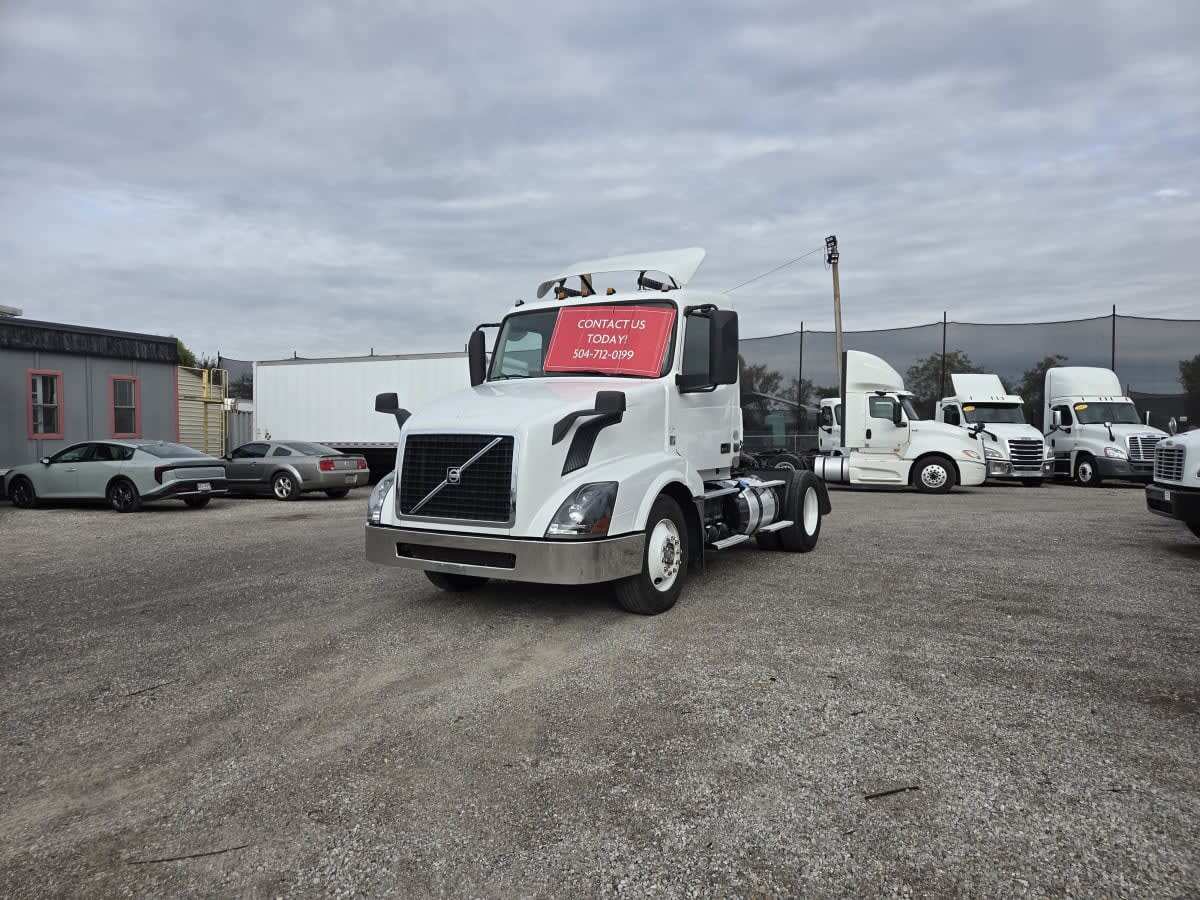 2016 VOLVO VNL42TRACTOR in Saint Rose, LA