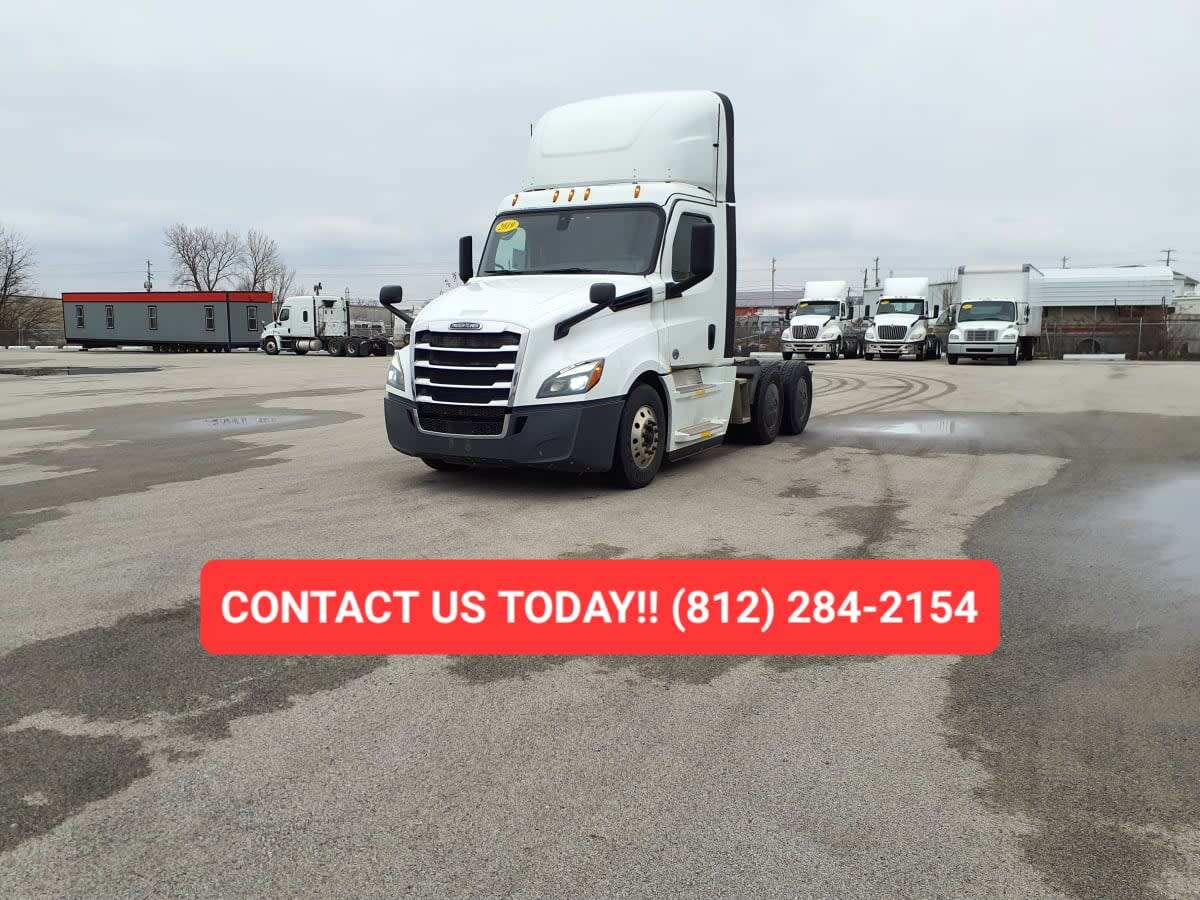 2019 FREIGHTLINER CASCADIA 126 in Clarksville, IN