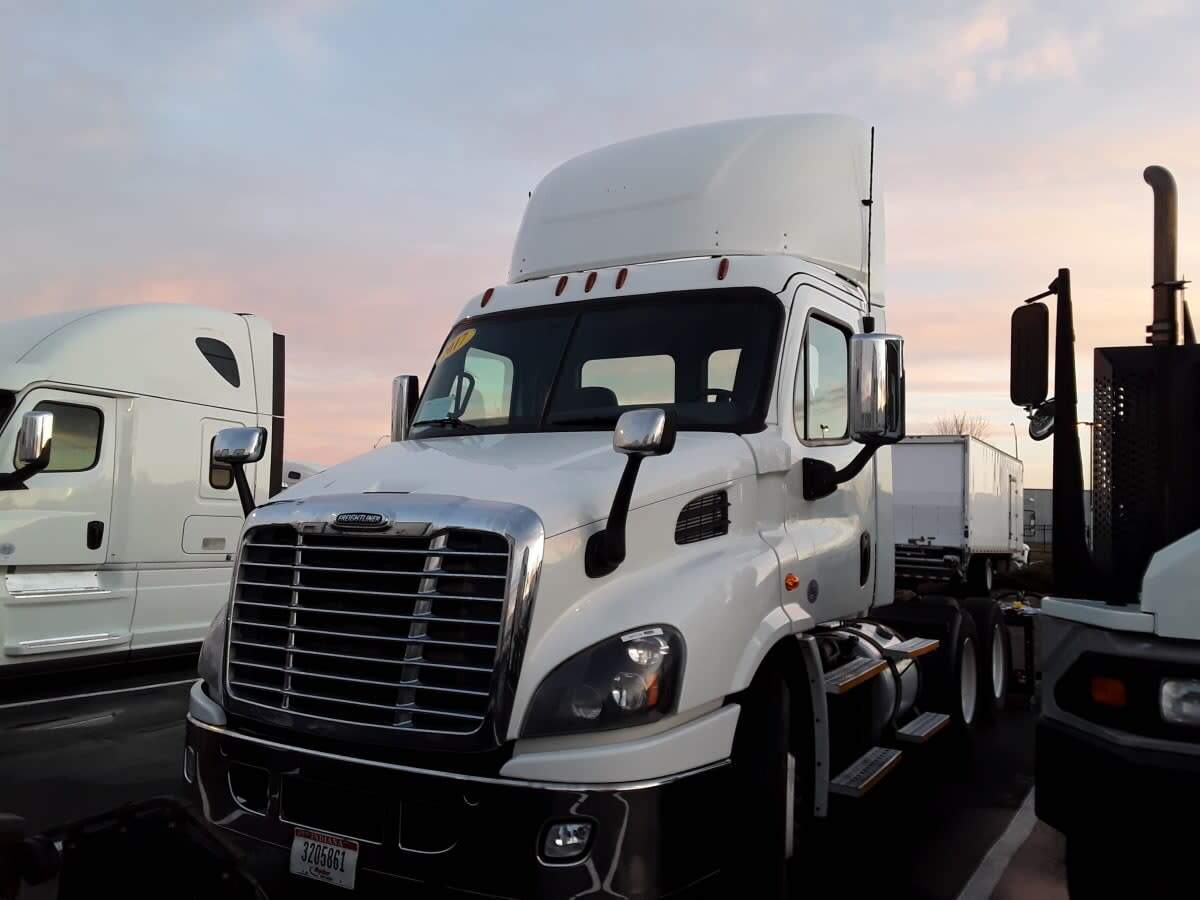 2017 FREIGHTLINER CASCADIA 113 in Altoona, IA